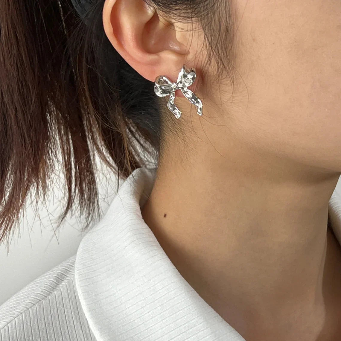 White Gold Earrings with Bow - Stud Earrings with Bow Pattern