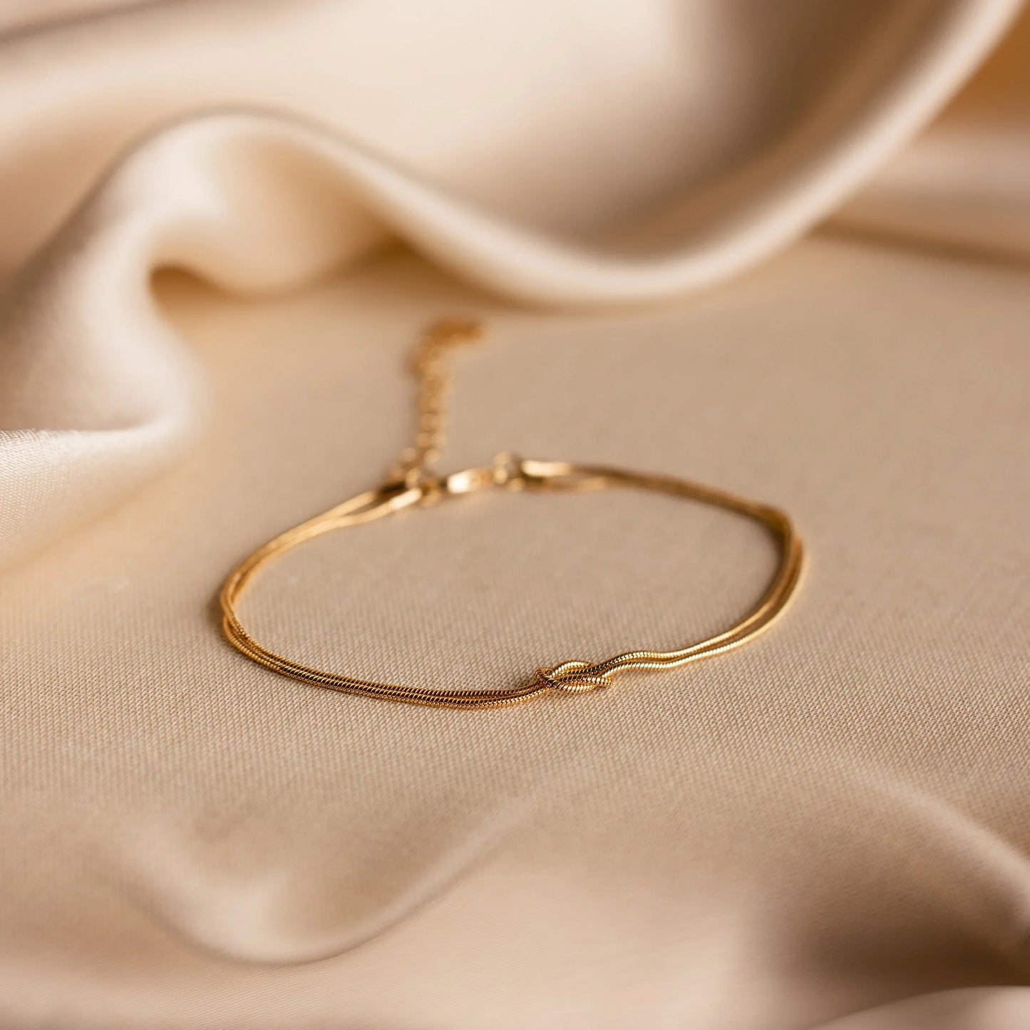Gina - Love Knot Bracelet