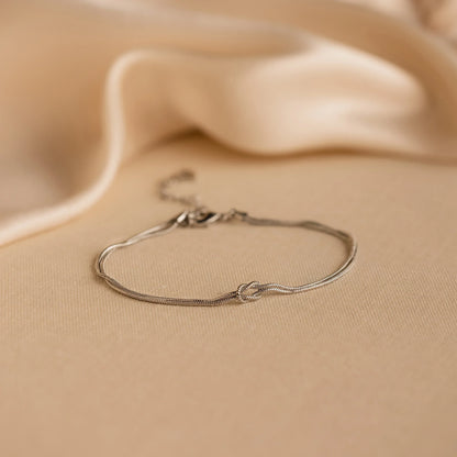 Gina - Love Knot Bracelet