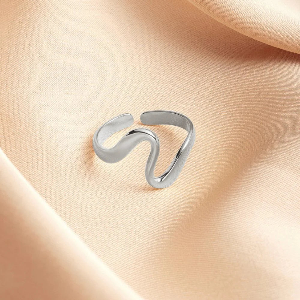 Anabelle - Silver Wave Ring